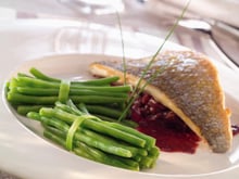 Filets de dorade à l'échalote et leur fagot de haricots verts