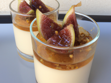 Panna cotta en verrine au foie gras et figue séchée saveur réglisse