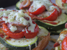 Tartines toastées de tomates et courgettes au fromage de chèvre