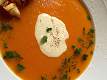 Velouté au Cottagecheese de butternut au foie gras