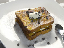 Pain perdu en croque-monsieur Harrys, mangue, cannelle au St Môret®