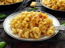 Généreux et réconfortant : le mac’n cheese anti-gaspi de Cyril Lignac