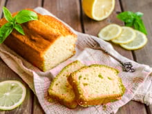 “Moelleux et léger”, voici la meilleure recette de cake citron et graines de pavot de 750g
