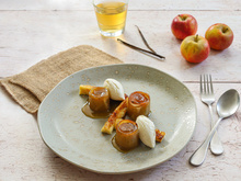 Rosier de pommes, brioche perdue et crème fouettée à la vanille