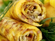 Omelette roulée aux lardons et champignons