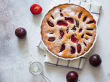 Gâteau moelleux aux prunes rouges