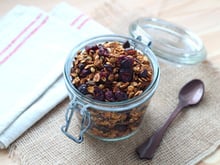 Granola maison au chocolat : la recette gourmande et économique bien moins chère qu’en supermarché
