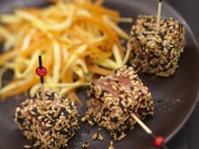 Cubes de Saumon écossais Label Rouge aux graines torréfiées, céleri et carotte croquante au curry