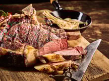 Barbecue : 7 erreurs que vous faites peut-être avec la cuisson de la côte de bœuf (et qui gâche tout !)