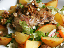 Salade de lapin aux pommes de terre et noisettes