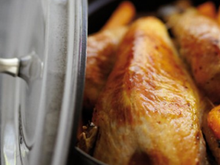 Chapon de pintade en cocotte aux patates douces vanillées