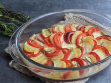 Tian de tomates, pommes de terre et mozzarella
