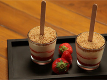 Cheesecake à la fraise façon esquimau glacé