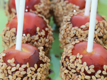 Sucettes de tomates cerises aux graines de sésame