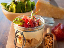 Tiramisù parmesan, coppa et pignons de pin