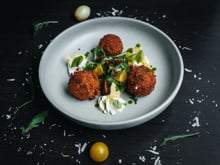 Salué par le Michelin, "Meilleur restaurant végétarien du monde” en 2020 : cet établissement lyonnais va pourtant fermer ses portes fin août !