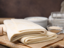 “Il faut bien m’écouter !": Philippe Etchebest montre que faire une pâte feuilletée n’a rien de compliqué grâce à ses conseils