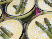 Petits flans d'asperges vertes au bain-marie