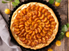 Voici les 3 astuces à connaitre pour réussir sa tarte aux prunes sans que les fruits détrempent la pâte