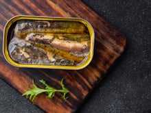 Voici comment réutiliser l’huile des sardines en boîte pour de savoureuses recettes