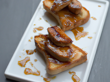 Toasts foie gras caramélisés