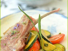 Côtes d'agneau minute à la menthe, légumes sautés