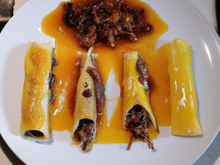 Canelloni de canard et échalotes confites : jus demi-gras