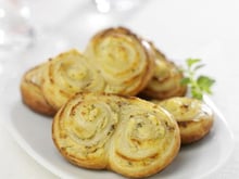 Petits palmiers au fromage à la crème Elle & Vire Ciboulette
