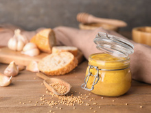 Voici 6 bonnes raisons de manger de la moutarde plus souvent : elle a de nombreux bienfaits !