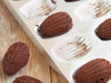 “Un régal pour mes petites filles” : voici notre recette de madeleines au chocolat validée par les grands-mères !