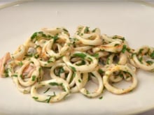 Encornets sautés à l'ail et au persil