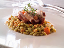 Filets mignons de porc, crumble de flageolets verts