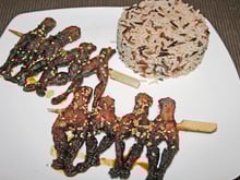 Cuisses de grenouilles caramélisées à la chinoise accompagnées de riz trois saveurs