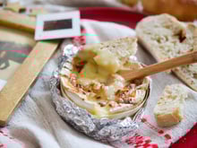 Camembert rôti aux noix
