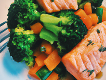 Saumon aux brocolis et aux carottes