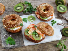 Bretzel-bagels au fromage et Kiwi de l'Adour IGP