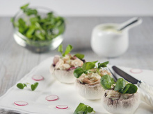 Champignons farcis aux crevettes, mayonnaise à l'avocat