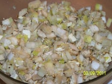 Salade d'endives aux pommes de terres, poulet, tomme de Savoie et noix