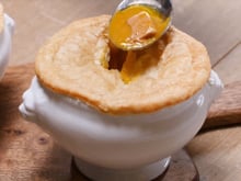 Crème de châtaigne-potimarron et foie gras en croûte