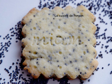 Biscuit aux graines de pavot et poudre d'écorce de combava, sans œufs