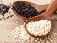 Graines de sésame, pourquoi on devrait plus souvent en mettre dans notre assiette selon ce gastro-entérologue