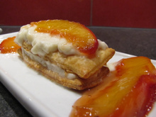 Millefeuilles aux pêches rôties au miel