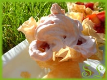 Coupelle filo et sa garniture de mangue-soupe de fraises