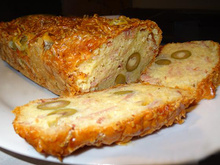 Cake aux olives vertes et jambon cuit