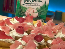 Toasts de pommes de terre Primeur, jambon fumé & Tartare