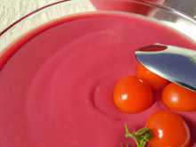 Velouté de tomates au rosé et au cassis