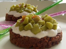 Tartelettes à la rhubarbe sur biscuit speculoos façon cheesecake