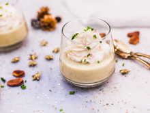 Soupe de fèves et crème de fromage frais