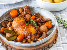 Pour régaler toute la famille, Chef Damien partage sa recette de poulet bourguignon, une alternative économique et facile à faire  !