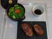 Noisette d'agneau rotie, cassolette de légumes infusion de thym